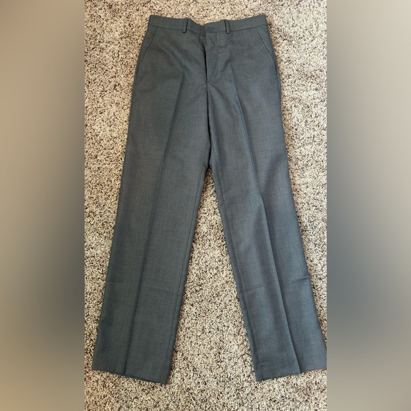 J. Ferrar Men’s Two-Piece Suit Gray 38R jacket, 30x32 pants - Picture 7 of 9